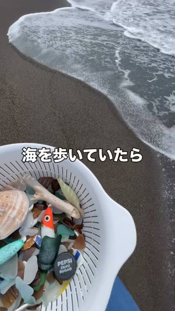 ごみを拾いながら秋田の海を散策