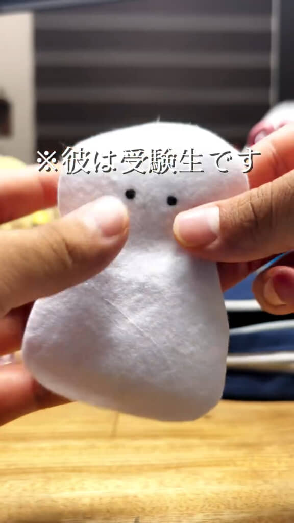 綿を詰めて体の形を整える