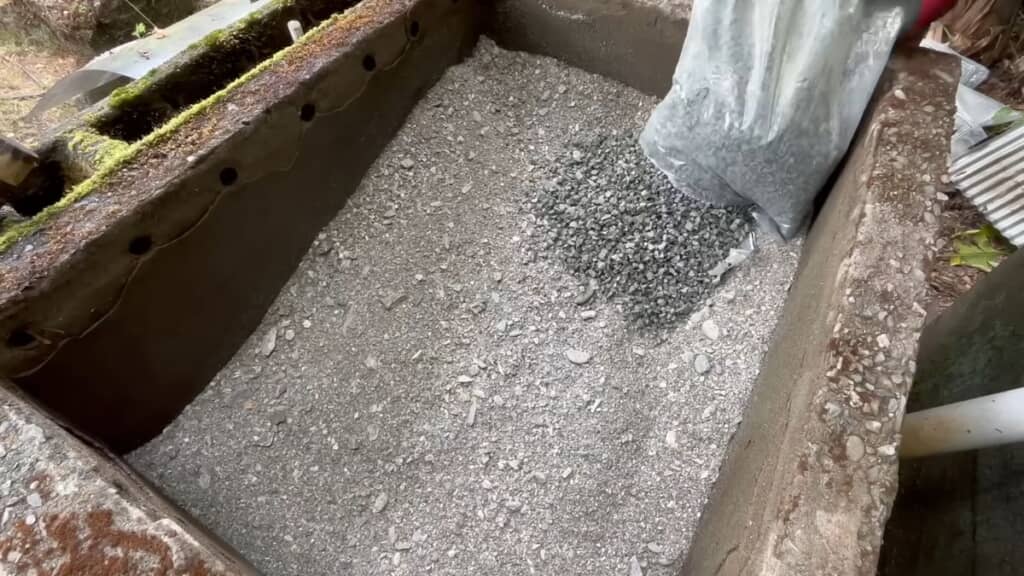 3槽目に敷いた砕石と砂