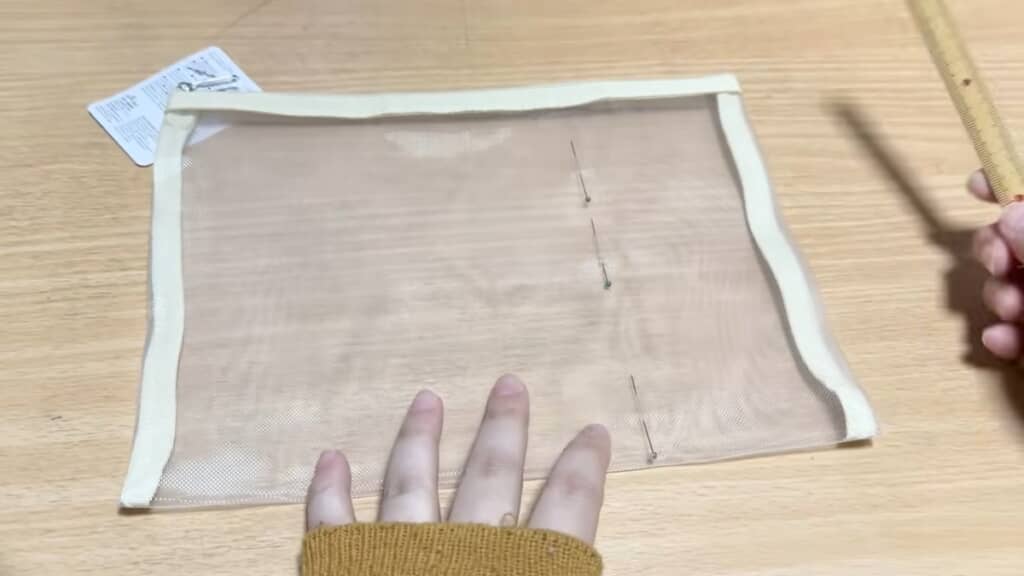 マチ針で印をつけます