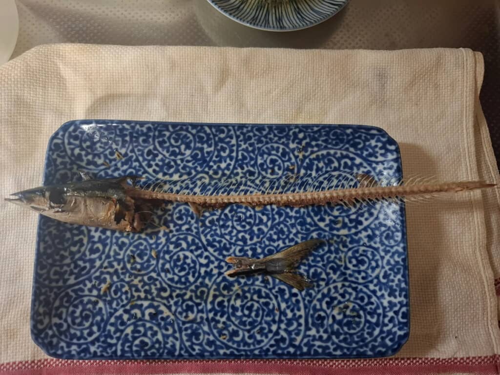夫がサンマを食べた跡