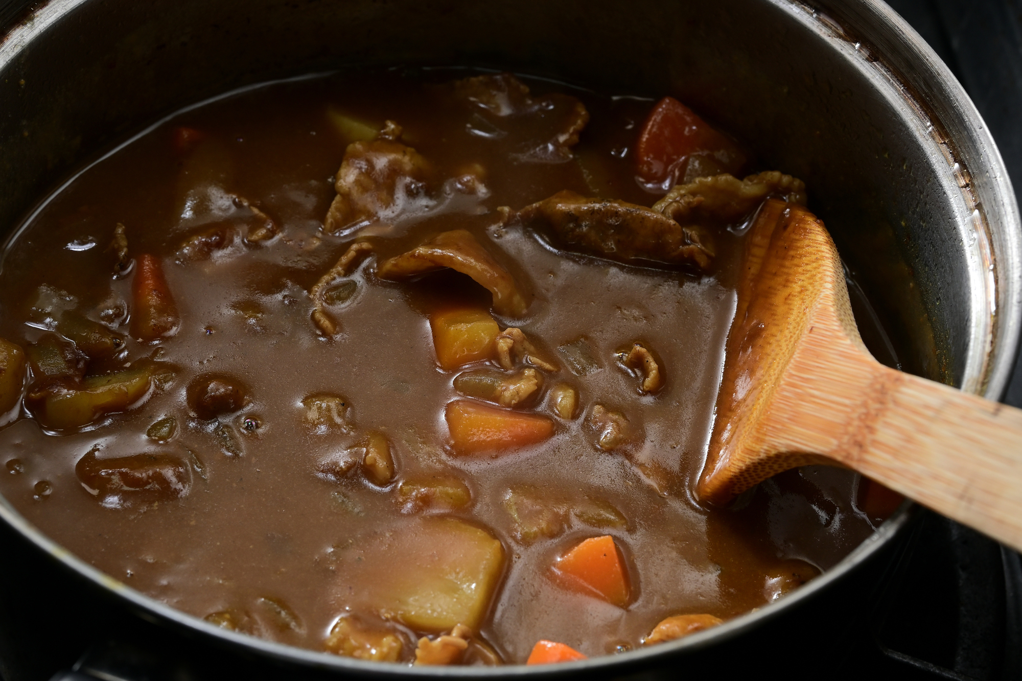 「本当に美味しいから…！！！」　“カレーがうますぎるという駅ナカチェーン”が話題に　「もはやコーヒーの美味しいカレー屋さん」「東日本の住人がうらやましい」の声 | チェーン店 ねとらぼリサーチ