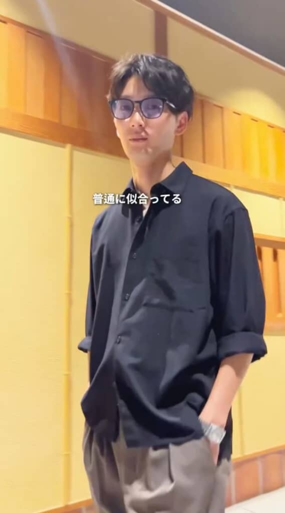 サングラスと腕時計で大人カジュアルに