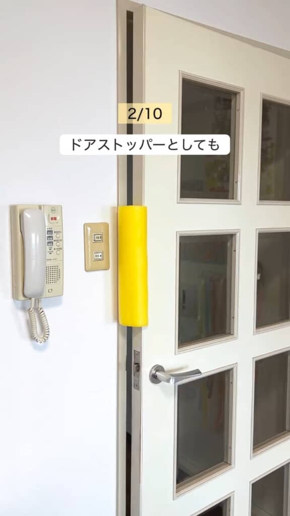 ドアストッパーに変身