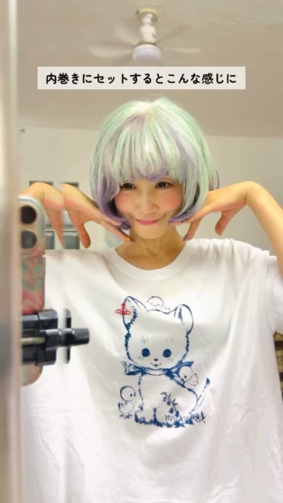 内巻きヘアが華やか!