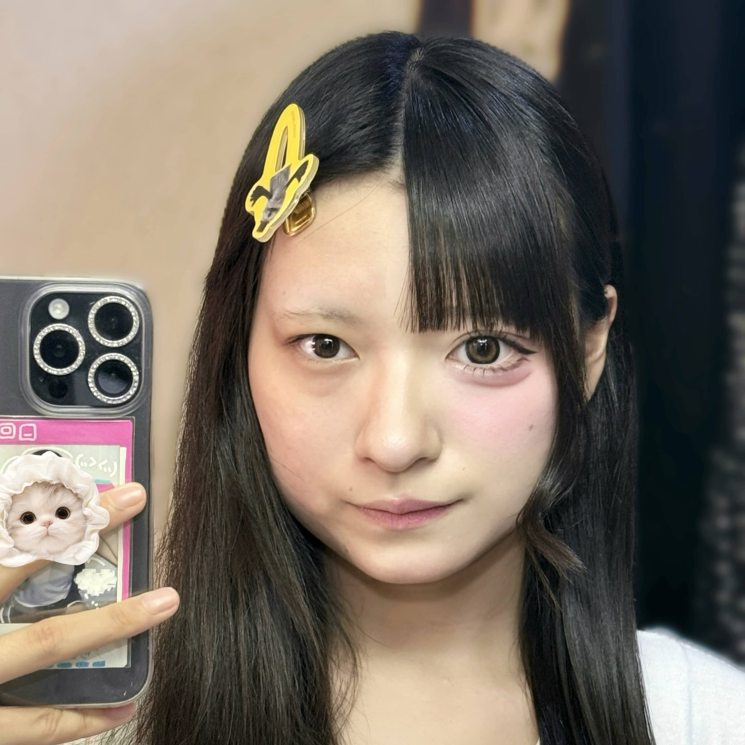 秋葉原の現役メイド、顔の半分はすっぴん→もう半分は……　左右で“印象激変”の仕上がりに「メイクってすごい」「この顔になりたすぎる」（1/3） | 美容 ねとらぼ