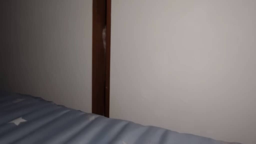 寝室に訪れたのは……