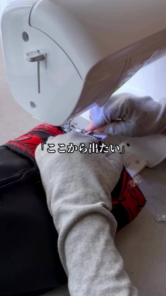 ミシンで縫い進めていく