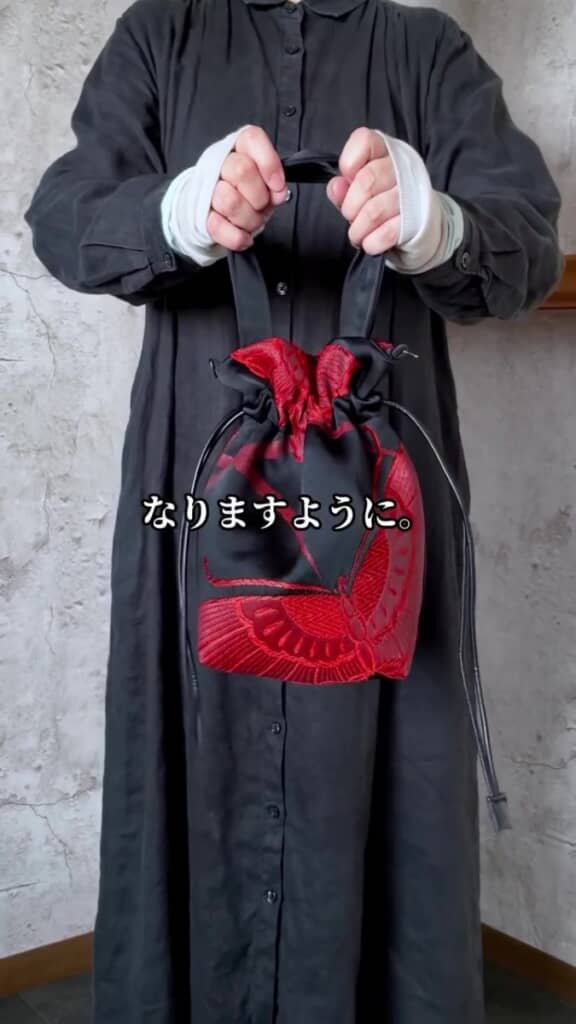 肩紐を外せば巾着としても使える