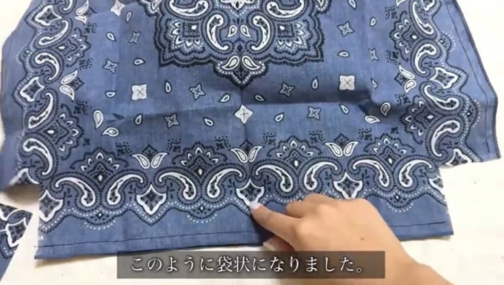 表地を縫い合わせます