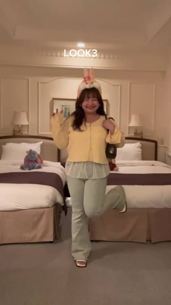 淡いイエローが目を引くミス・バニーコーデ