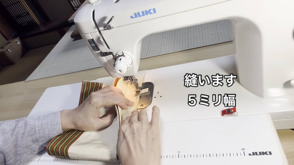 ……縫い付けるとフタ付きのサコッシュに