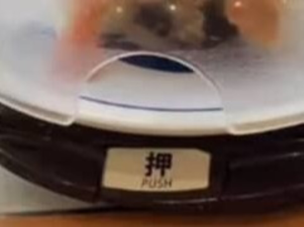くら寿司を閉店間際に訪問→レーンに流れてきたのは……　「えー!!」驚きの光景に「そんなことあるの？」「大盤振る舞いすぎやろ」（1/2） | グルメ ねとらぼ