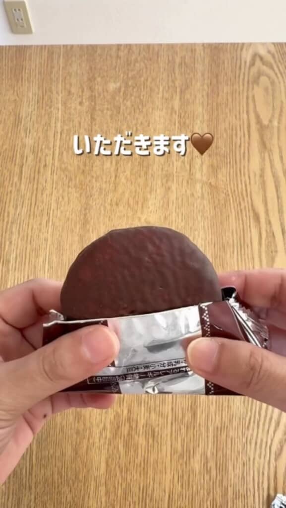 パッケージを持ったまま食べられる