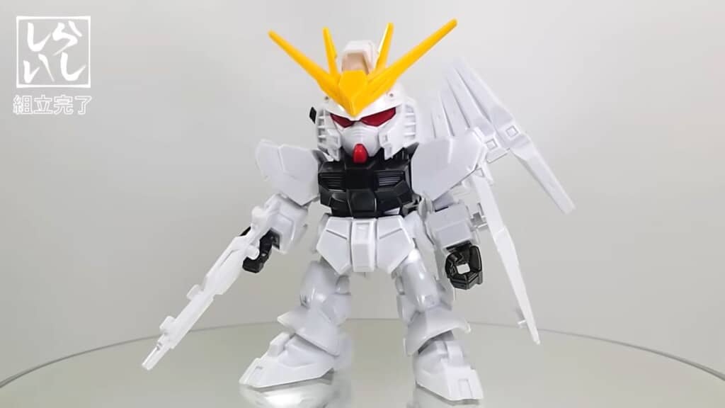 素組みした状態の「SDガンダム EXスタンダード016 νガンダム」