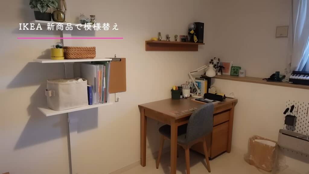 模様替え前の長男の部屋。勉強したり、睡眠をとったりするだけではなく、「推しグッズ」を飾る、絵を描くなど趣味を楽しむ部屋でもある