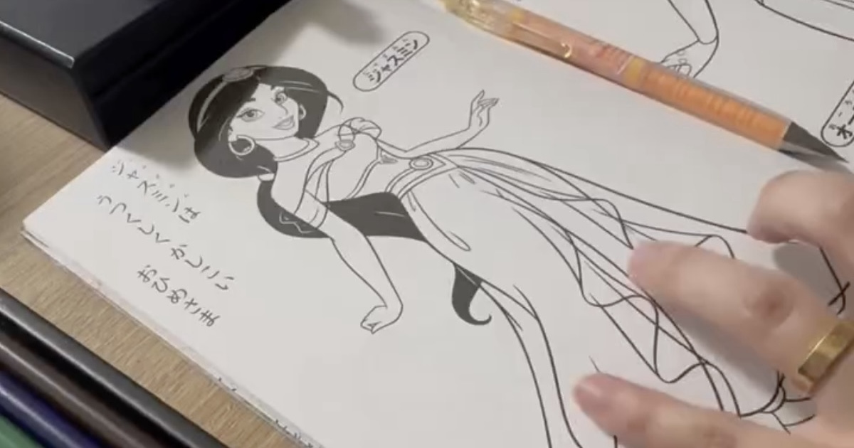 妻がハマっているディズニー塗り絵→夫がのぞくと……「子ども泣くわ」 目を疑う仕上がりに「やばい笑」「塗り絵の概念を覆される」(1/2) | カルチャー・アート ねとらぼ
