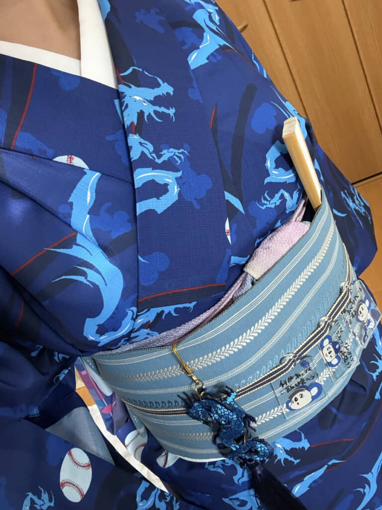 柄もドラゴンズ尽くし。帯紐にはドアラのグッズも