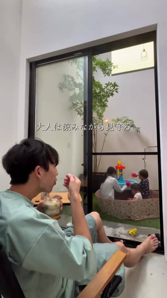 水遊びも中庭で