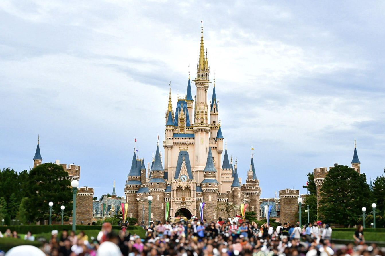 「待ったどうした」 東京ディズニーランドのハロウィーンパレード、突然の“供給”にファン興奮 「ゾクゾクします」「公式の本気見せつけられてる」(1/3) | ディズニー ねとらぼ