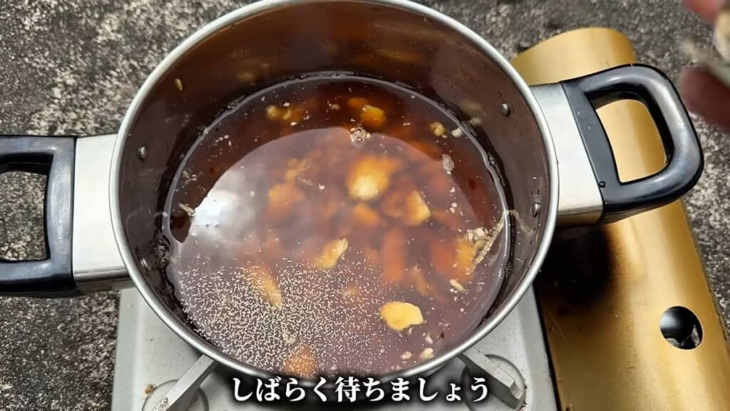 バナナや黒糖などを使ってバナナトラップを作成