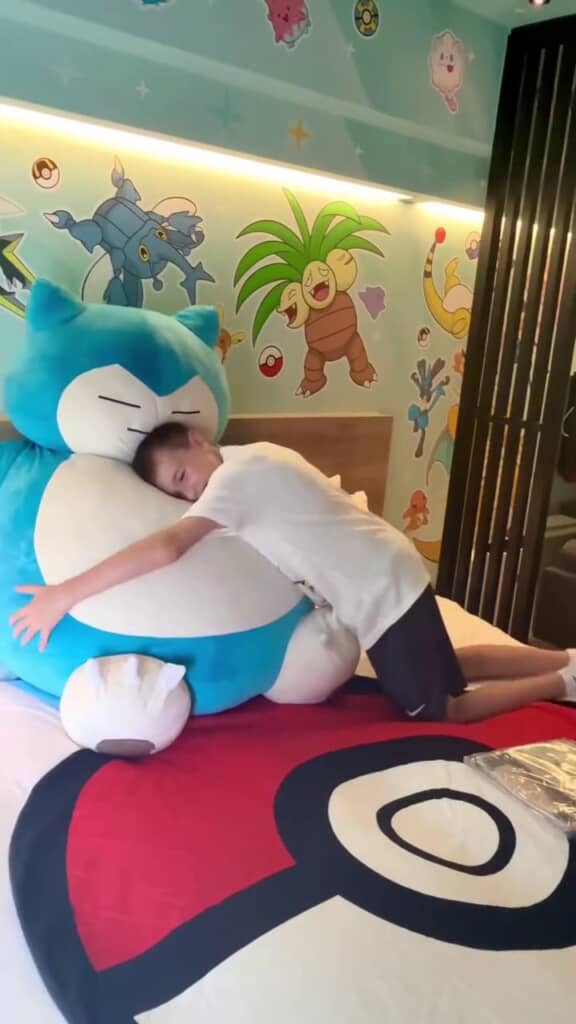 大きなカビゴンのぬいぐるみが！