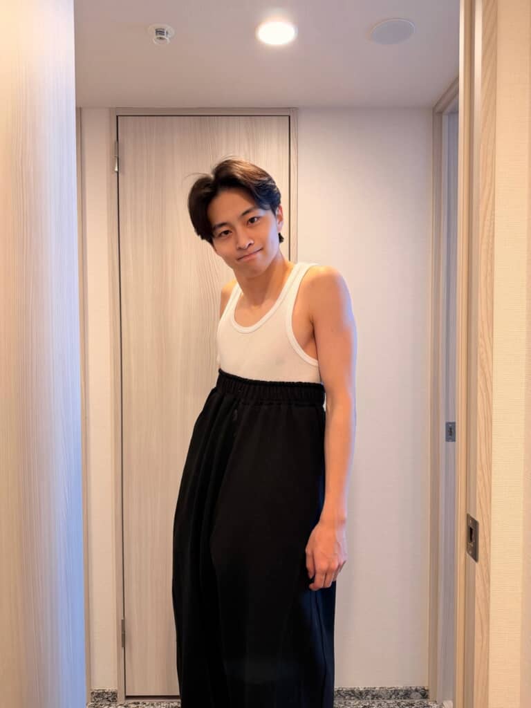 白タンク×ハイウエストパンツ