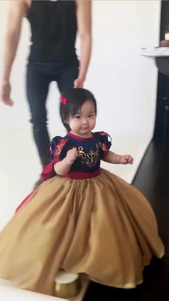 とってもキュートな白雪姫(※画像はInstagramアカウント/「Wayne Hwang Costume Designer」から)
