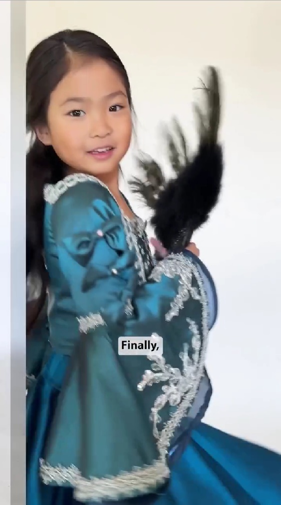 着心地も大事(※画像はInstagramアカウント/「Wayne Hwang Costume Designer」から)