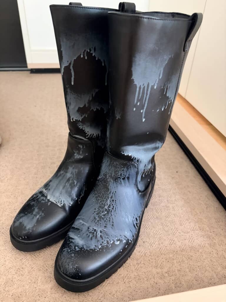 あちこちに白い模様が……！