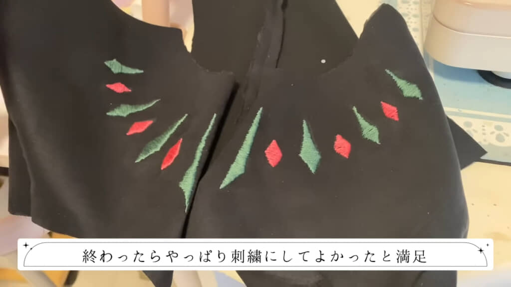 一部の柄を刺しゅうで作った
