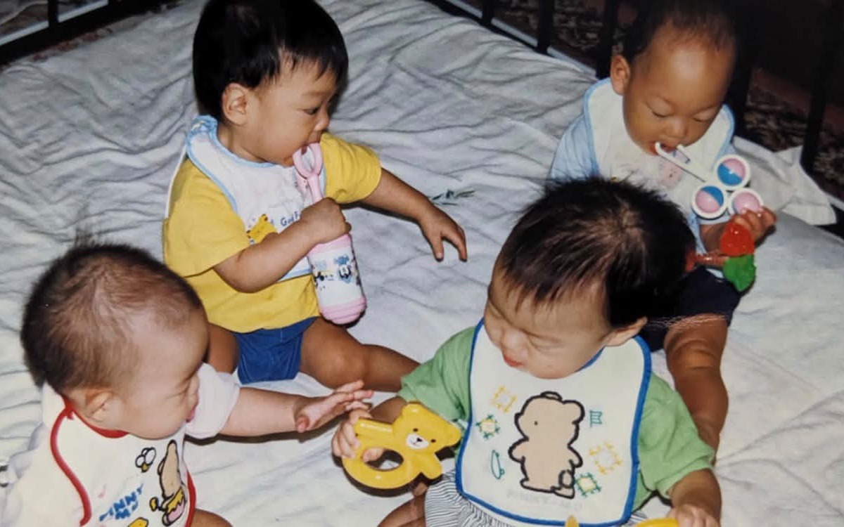 幼なじみのような4つ子兄妹→28年後、結婚式で…… まさかの姿に「奇跡みたい!!」「個性がにじみ出てます」(1/3) | ライフスタイル ねとらぼ
