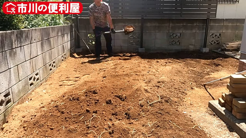 白くて長いものは全てドクダミの根っこだそうです