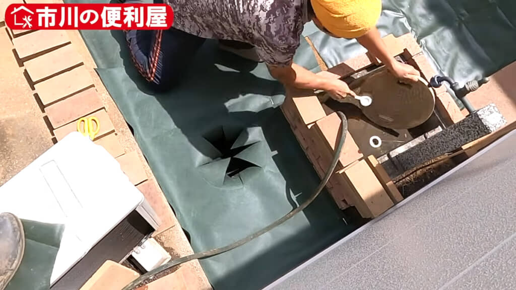 雨水タンク部分には切り込みを入れました