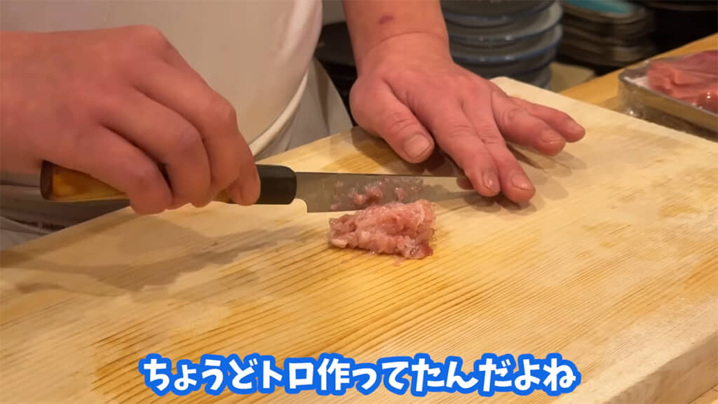 大将はちょうどネギトロを作っていました