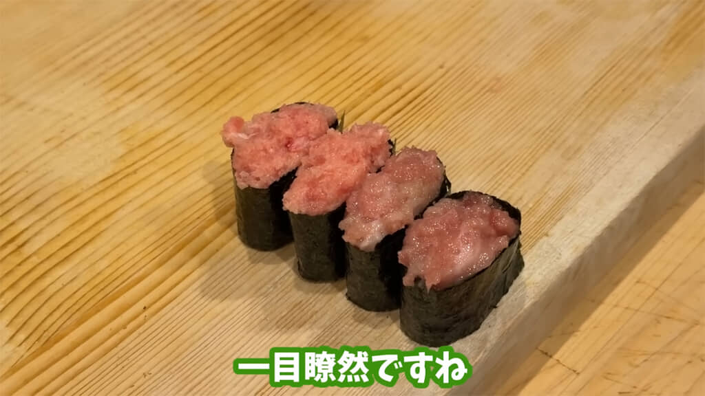 それぞれのネギトロを軍艦にしたもの、違いは一目瞭然です