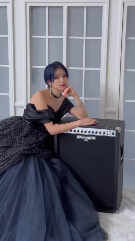 最後はチェック柄のドレスを着用