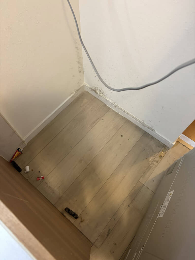 冷蔵庫があった場所には……