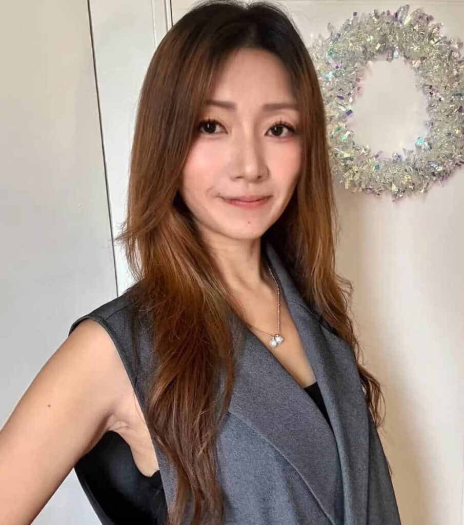 キリッとした47歳美人ママ
