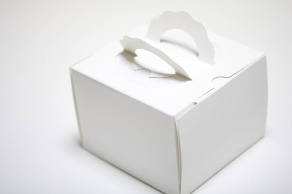 息子の誕生日に親がもらったケーキとは（出典：PIXTA）