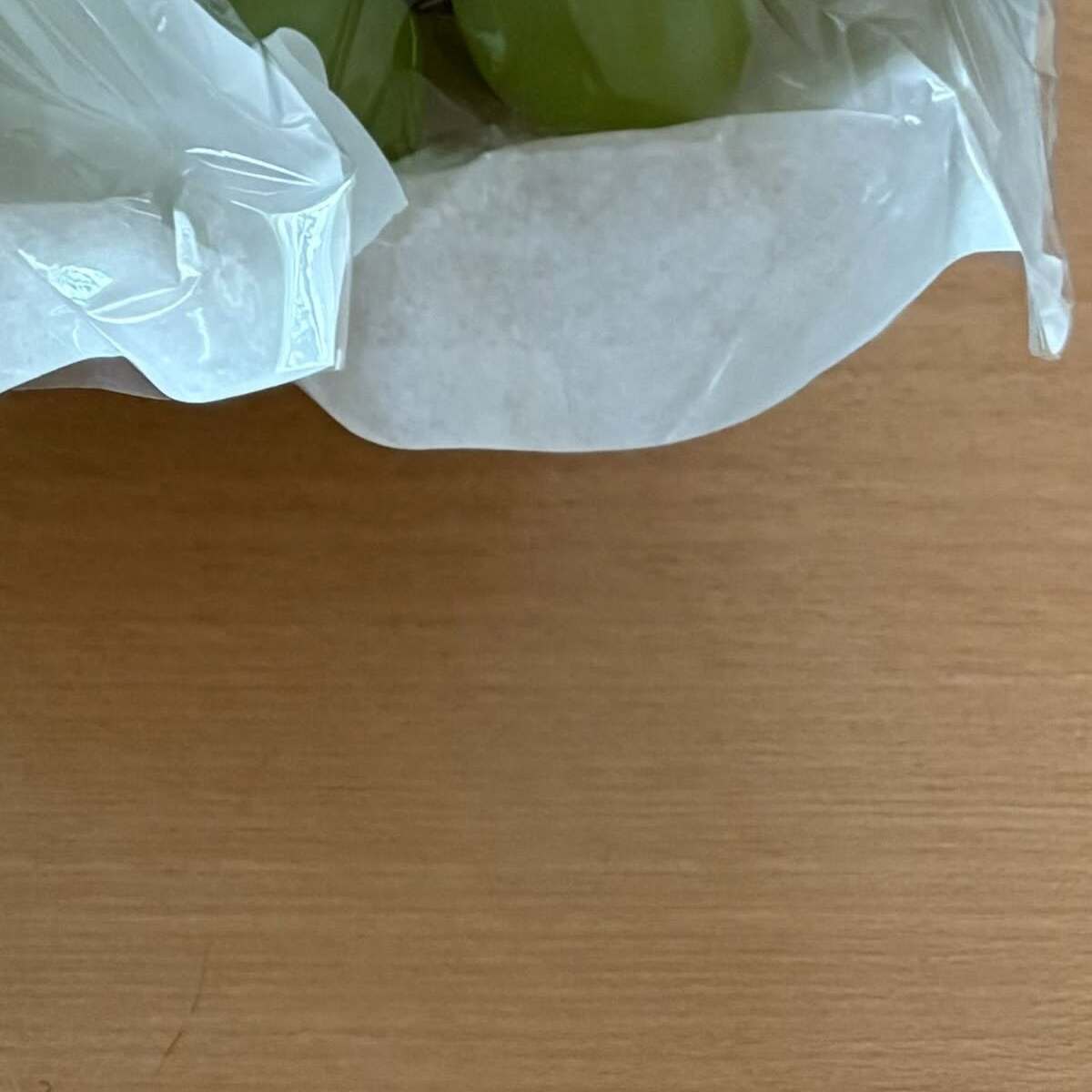 スーパーで買った“3房1000円”のシャインマスカット→袋から出したら……　驚きの中身に「0が足りないかと」「即買いたい」 | グルメ ねとらぼ