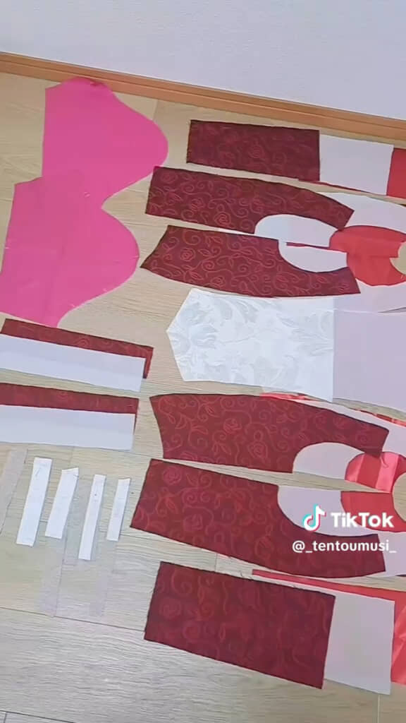 まずは型取りから
