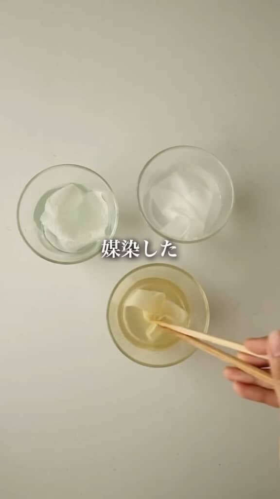 媒染した布と糸を用意