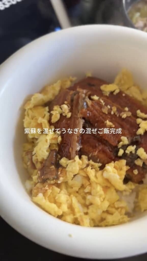シソを入れて混ぜたら、混ぜごはんの完成