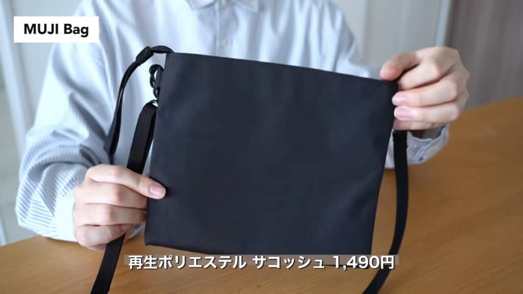 2つ目は「撥水　再生ポリエステル　サコッシュ」（1490円）