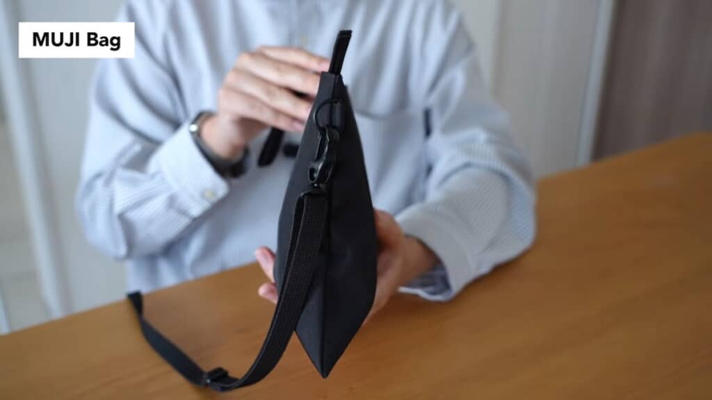 近所を散歩するときや車で移動する日など、荷物が少ない日にぴったり