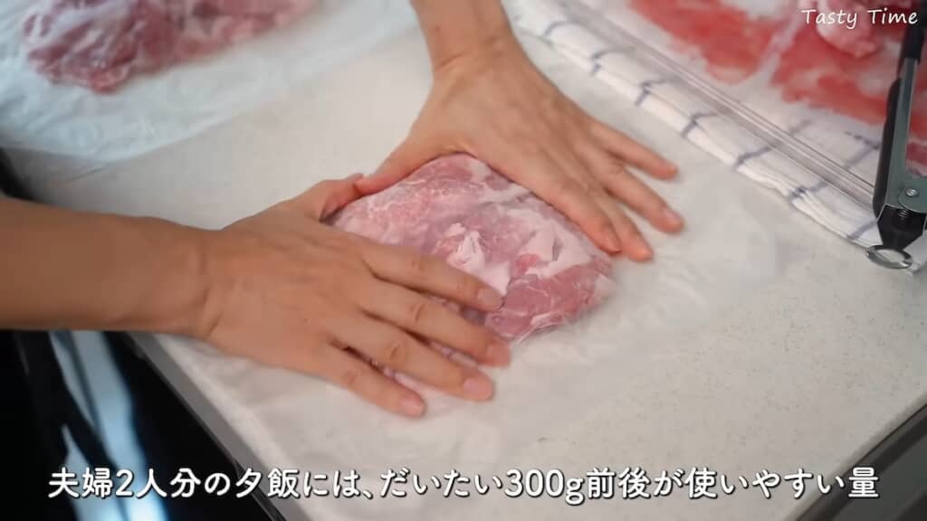 大容量の豚こま肉を小分け保存