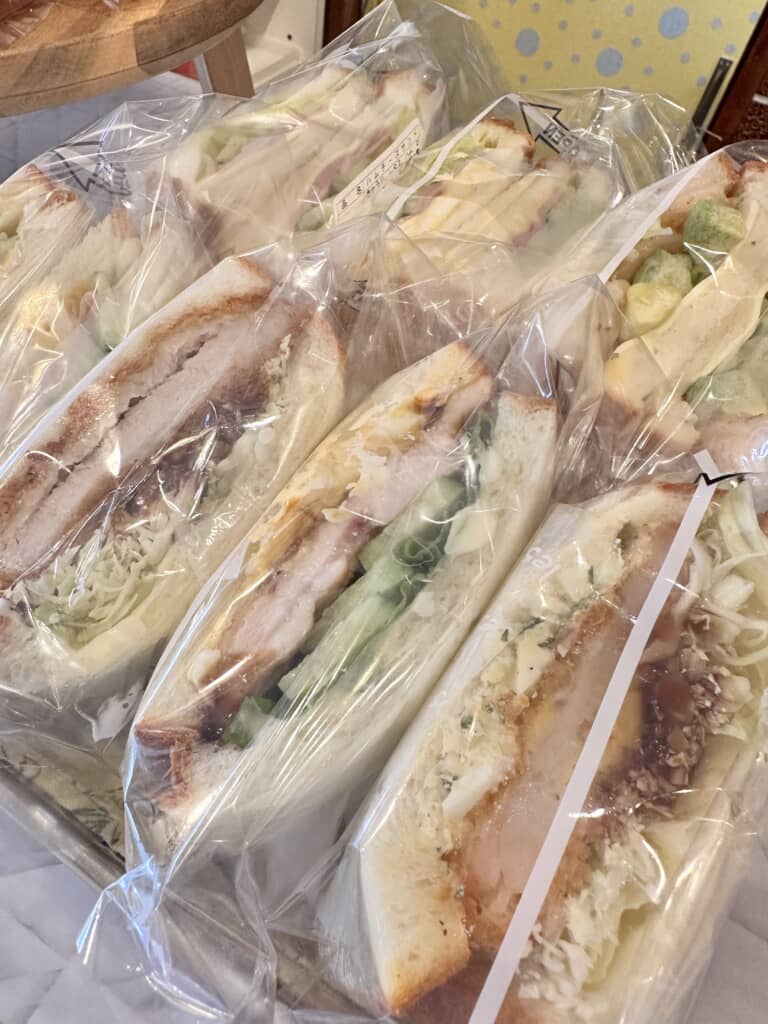 サンドイッチを販売するも“食パンのへた”が余ってしまう……
