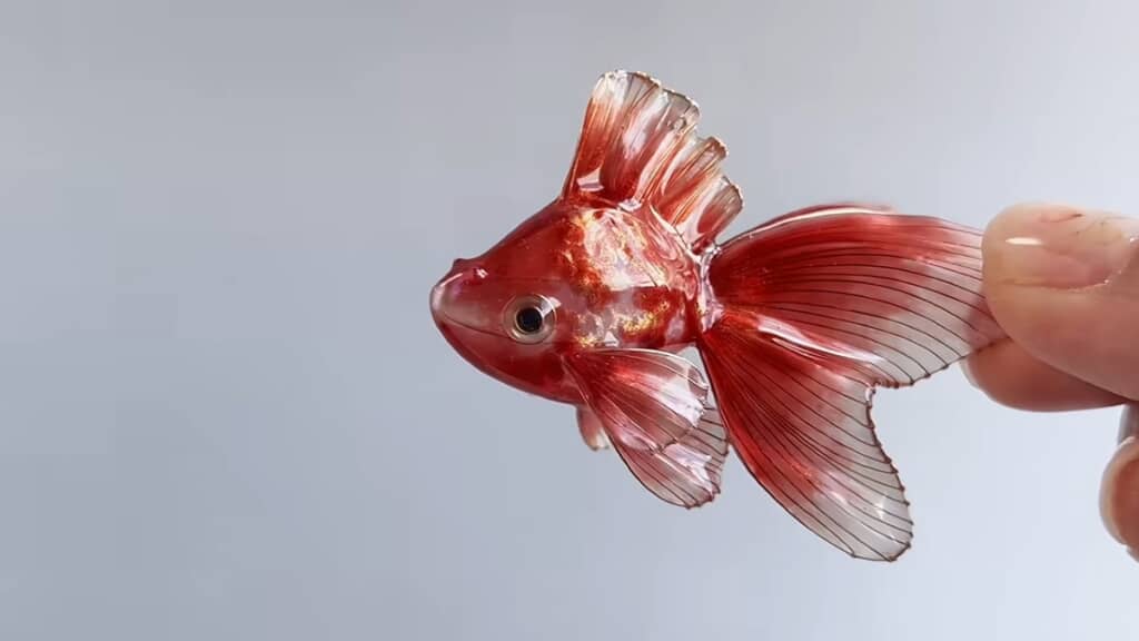 今にも泳ぎ出しそうな金魚が完成