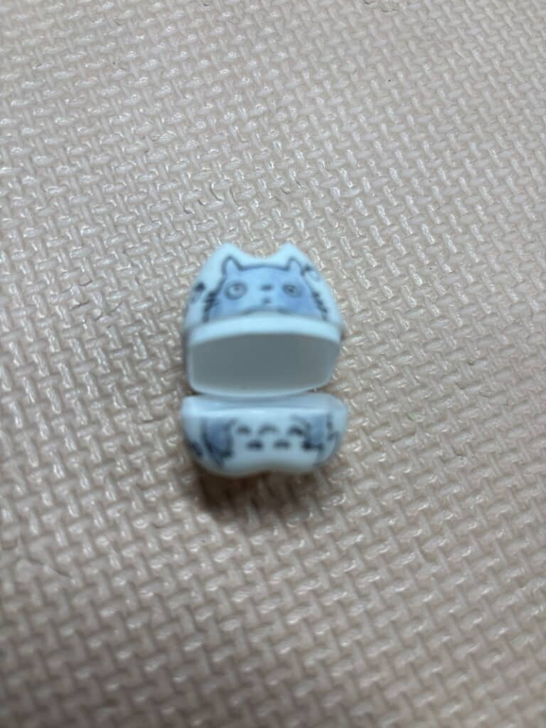 お腹の部分がパカっと開きます